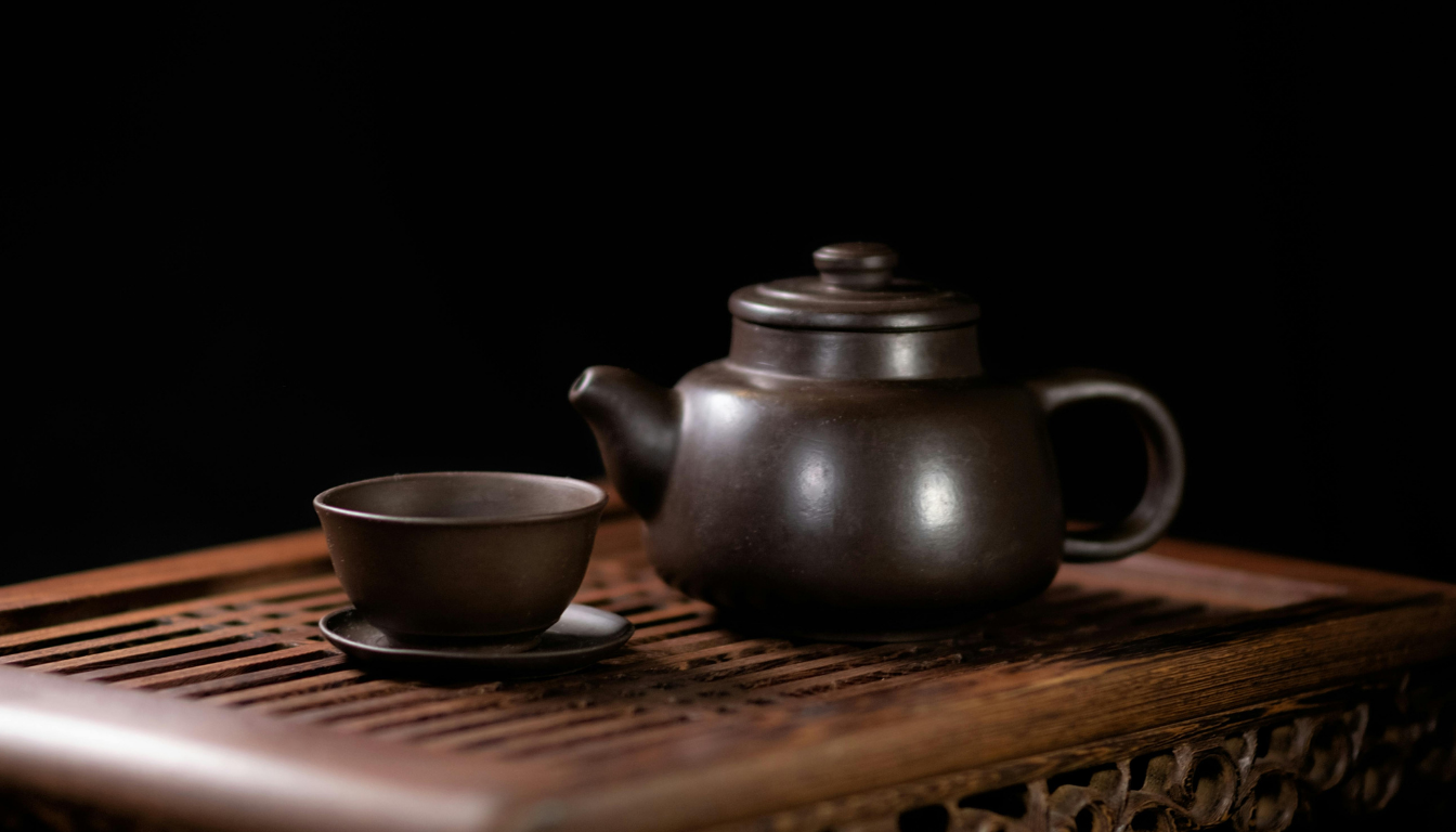 Why is Zi Sha (Purple Clay) considered the "King" of teapots?